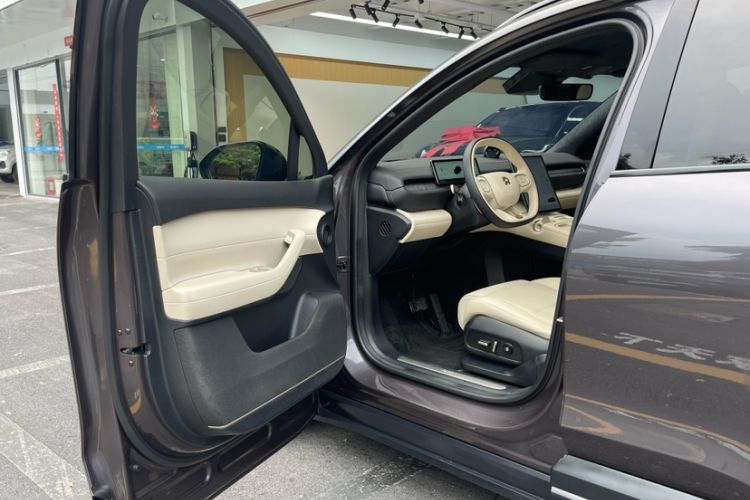 Used Nio ES6 2024 75 kWh Interior 8