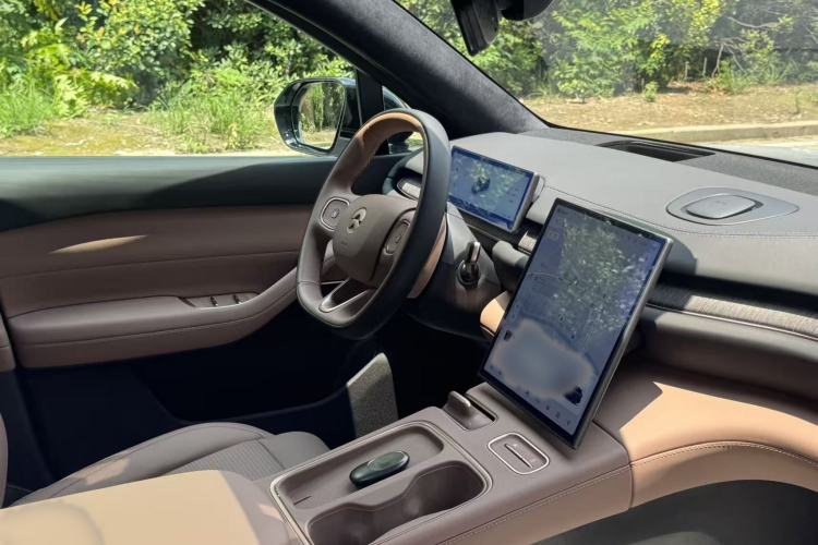 Used Nio ES6 2024 75 kWh Interior 9