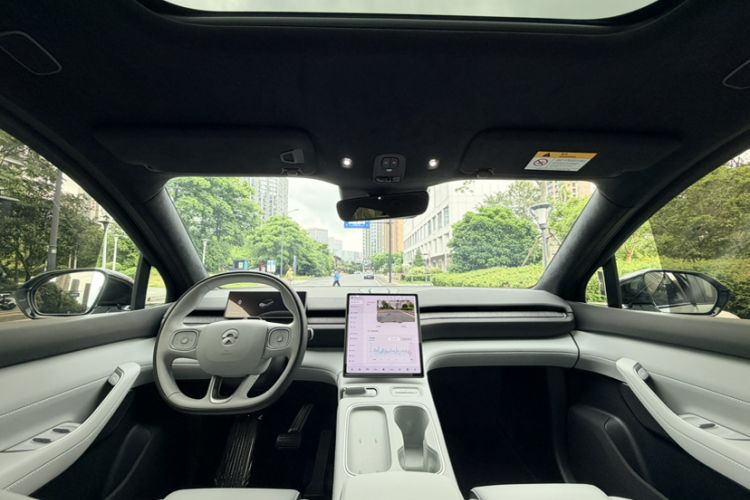 Used Nio ES6 2024 75 kWh Interior 9