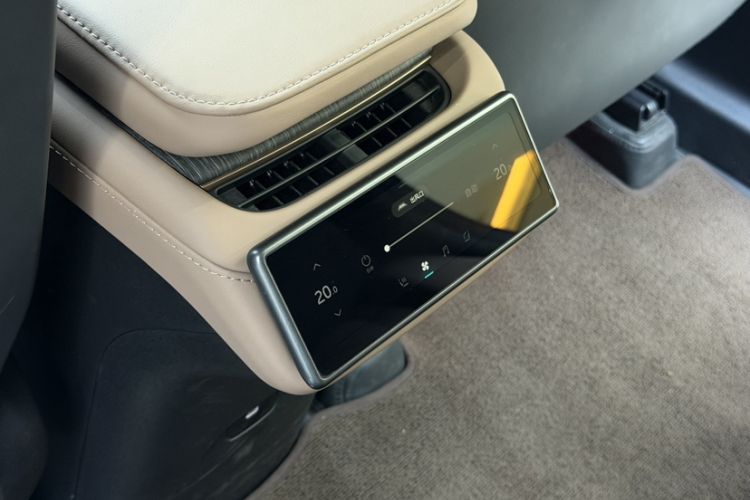 Used Nio ES6 2024 75 kWh Interior 9
