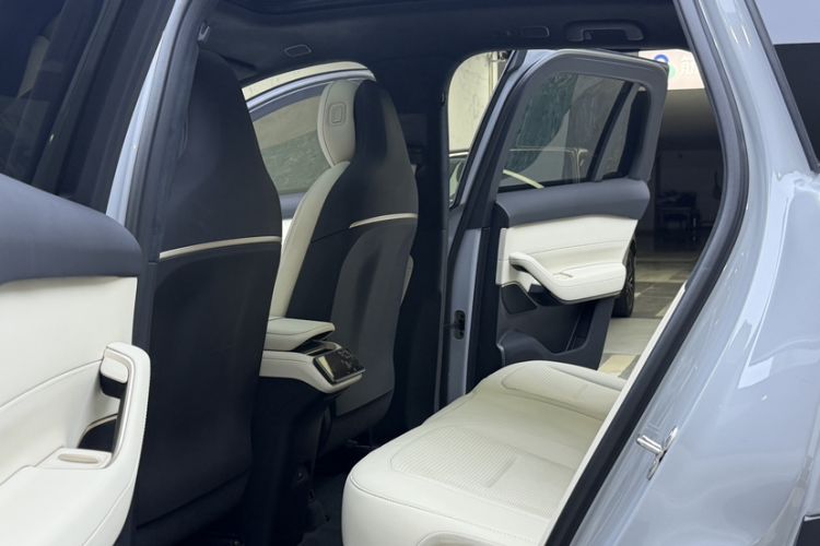Used Nio ES6 2024 75 kWh Interior 9