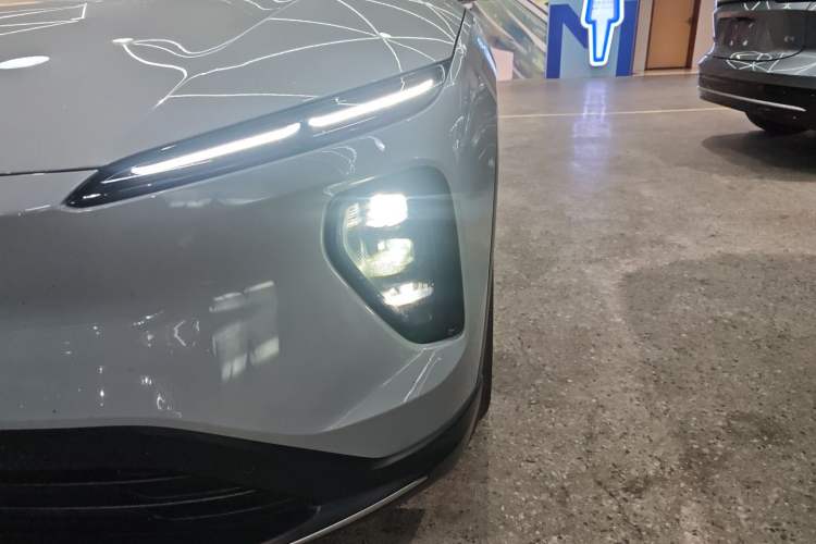 Used Nio ES6 2024 75 kWh Left Front Headlight
