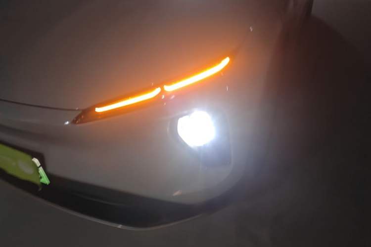 Used Nio ES6 2024 75 kWh Left Front Headlight
