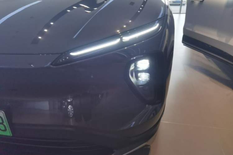 Used Nio ES6 2024 75 kWh Left Front Headlight
