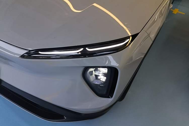 Used Nio ES6 2024 75 kWh Left Front Headlight