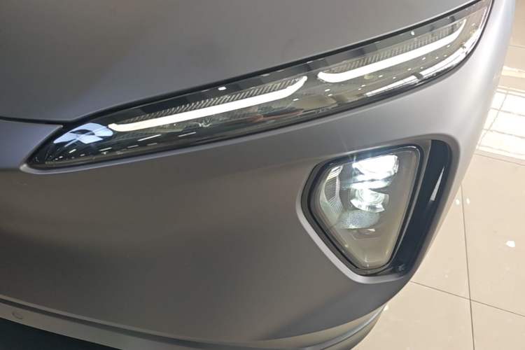 Used Nio ES6 2024 75 kWh Left Front Headlight