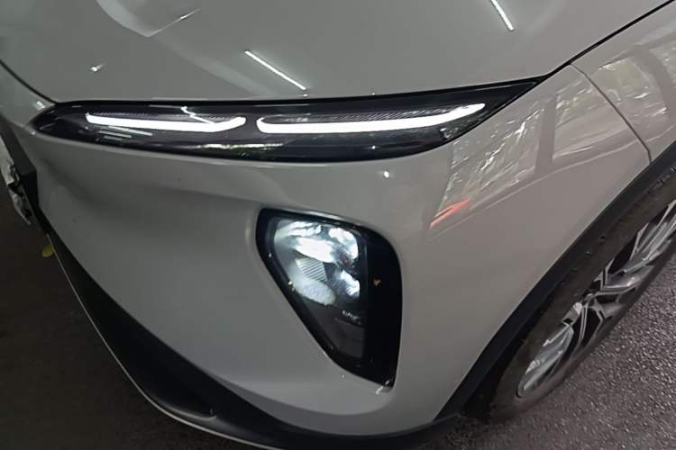 Used Nio ES6 2024 75 kWh Left Front Headlight