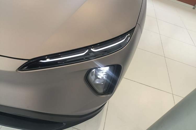 Used Nio ES6 2024 75 kWh Left Front Headlight