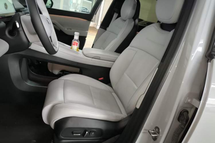 Used Nio ES6 2024 75 kWh Left Front Seat