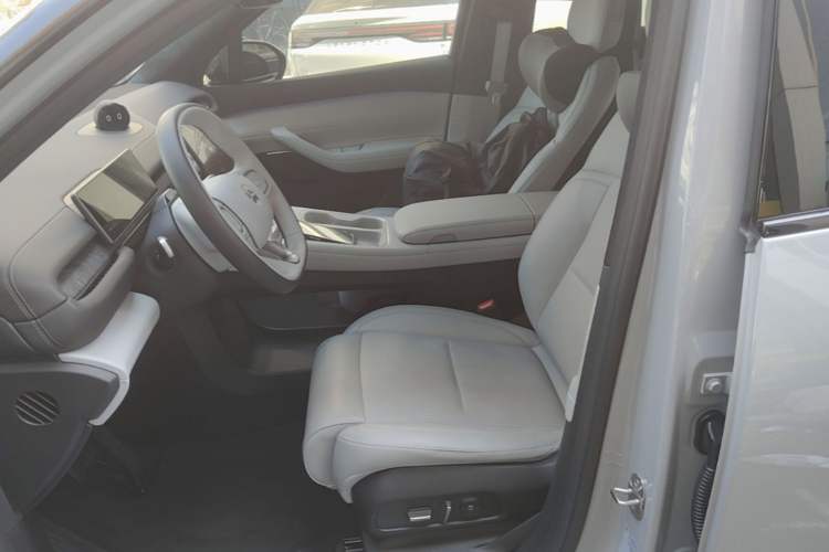 Used Nio ES6 2024 75 kWh Left Front Seat