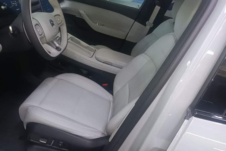 Used Nio ES6 2024 75 kWh Left Front Seat