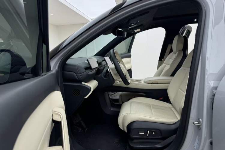 Used Nio ES6 2024 75 kWh Left Front Seat