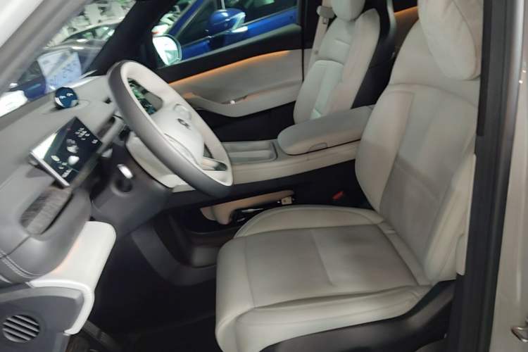 Used Nio ES6 2024 75 kWh Left Front Seat