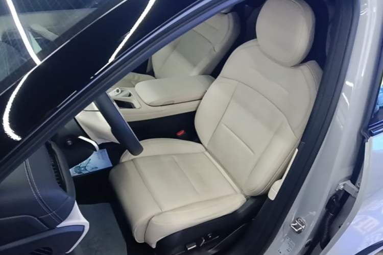 Used Nio ES6 2024 75 kWh Left Front Seat