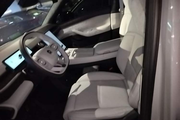 Used Nio ES6 2024 75 kWh Left Front Seat