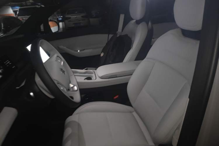 Used Nio ES6 2024 75 kWh Left Front Seat