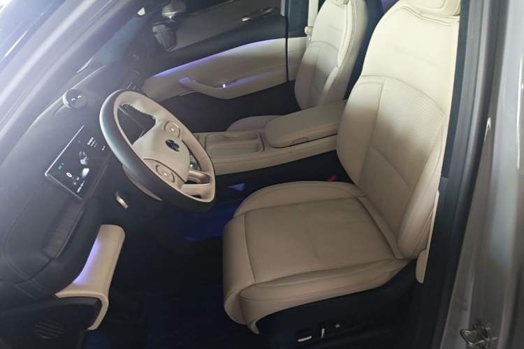 Used Nio ES6 2024 75 kWh Left Front Seat