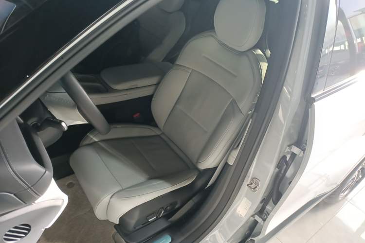 Used Nio ES6 2024 75 kWh Left Front Seat