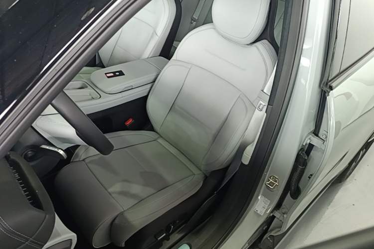 Used Nio ES6 2024 75 kWh Left Front Seat