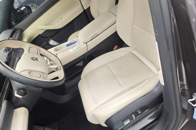 Used Nio ES6 2024 75 kWh Left Front Seat