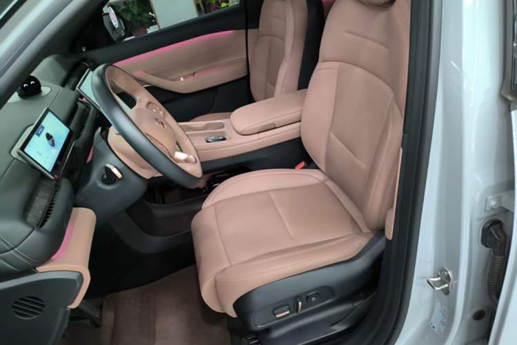 Used Nio ES6 2024 75 kWh Left Front Seat