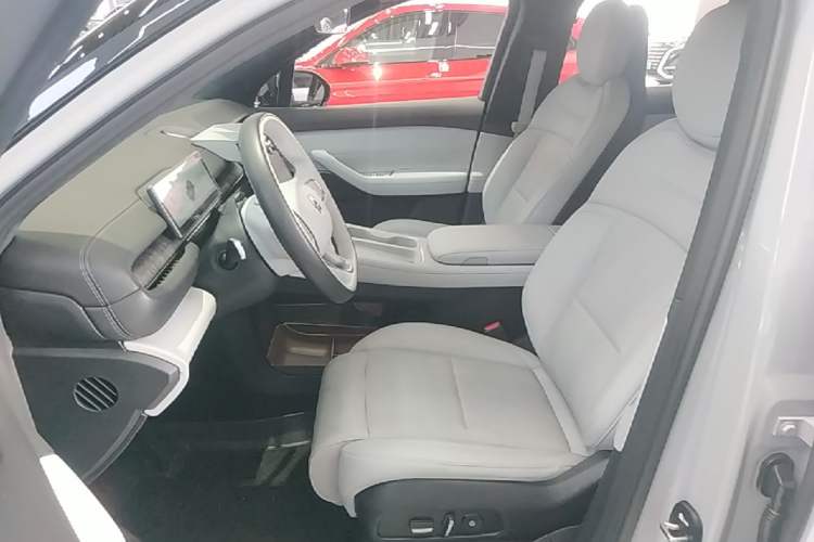 Used Nio ES6 2024 75 kWh Left Front Seat