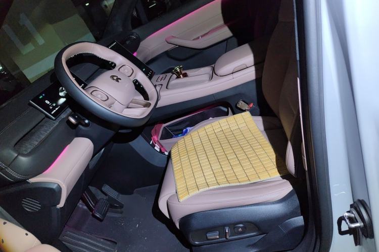 Used Nio ES6 2024 75 kWh Left Front Seat
