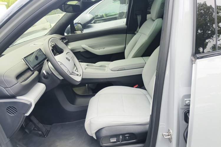Used Nio ES6 2024 75 kWh Left Front Seat