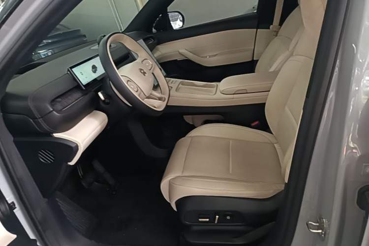 Used Nio ES6 2024 75 kWh Left Front Seat