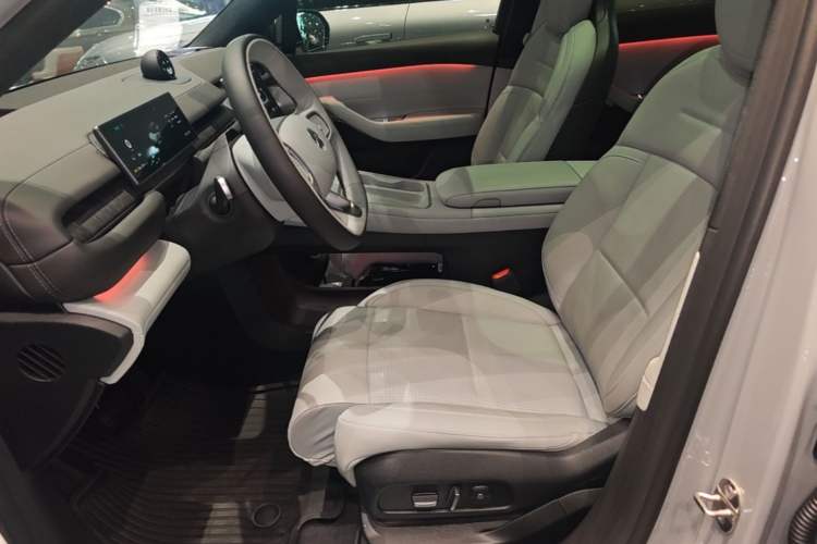 Used Nio ES6 2024 75 kWh Left Front Seat