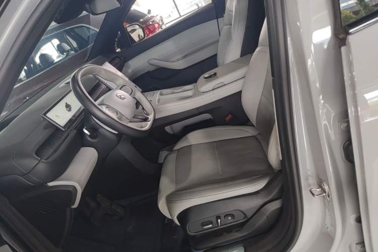 Used Nio ES6 2024 75 kWh Left Front Seat