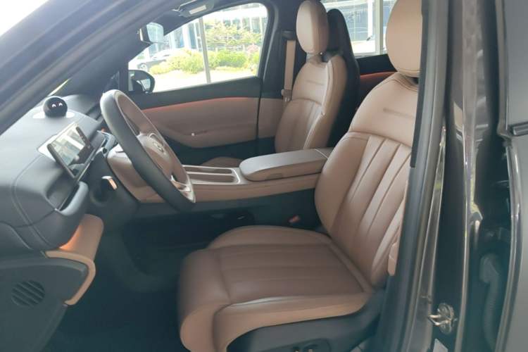 Used Nio ES6 2024 75 kWh Left Front Seat