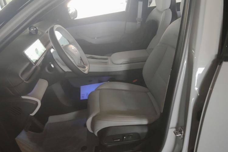 Used Nio ES6 2024 75 kWh Left Front Seat