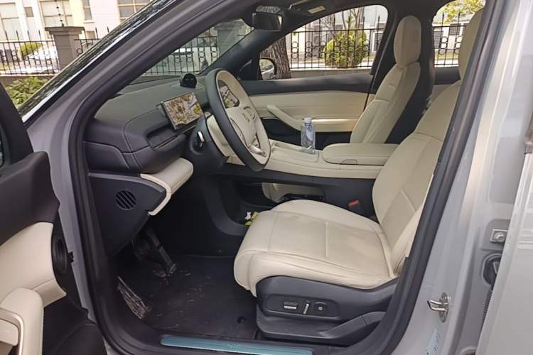 Used Nio ES6 2024 75 kWh Left Front Seat
