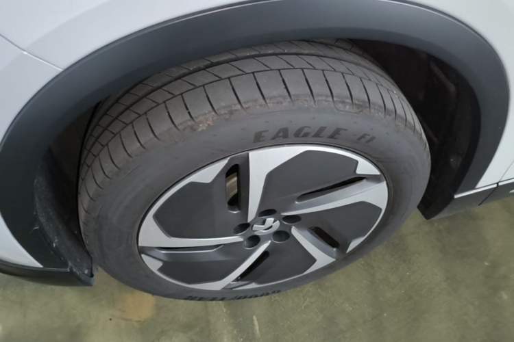Used Nio ES6 2024 75 kWh Left Front Wheel Hub