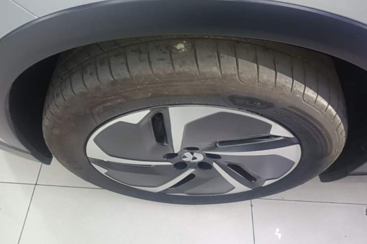 Used Nio ES6 2024 75 kWh Left Front Wheel Hub