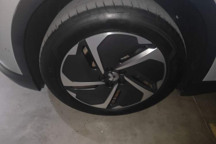 Used Nio ES6 2024 75 kWh Left Front Wheel Hub