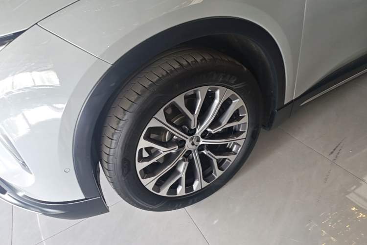 Used Nio ES6 2024 75 kWh Left Front Wheel Hub