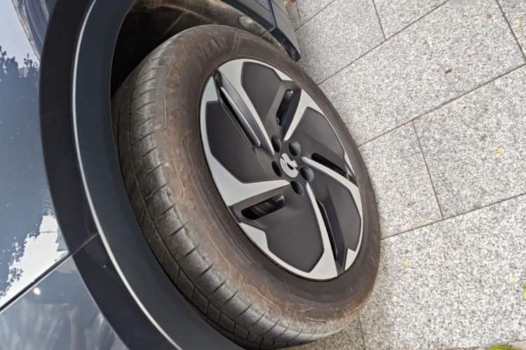 Used Nio ES6 2024 75 kWh Left Front Wheel Hub