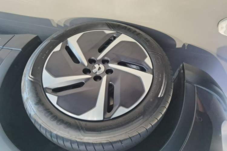 Used Nio ES6 2024 75 kWh Left Front Wheel Hub