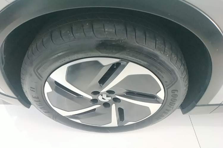 Used Nio ES6 2024 75 kWh Left Front Wheel Hub