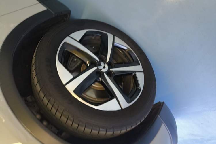 Used Nio ES6 2024 75 kWh Left Front Wheel Hub