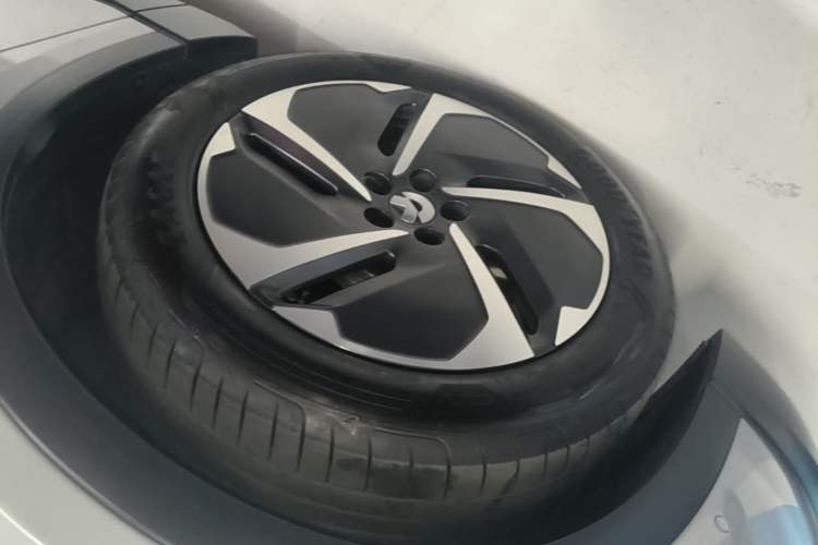 Used Nio ES6 2024 75 kWh Left Front Wheel Hub