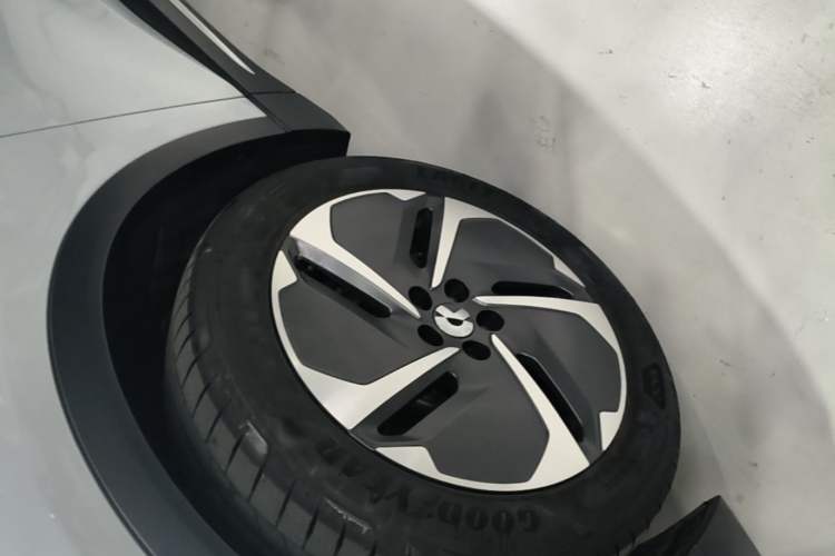Used Nio ES6 2024 75 kWh Left Front Wheel Hub