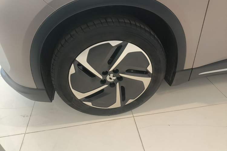 Used Nio ES6 2024 75 kWh Left Front Wheel Hub