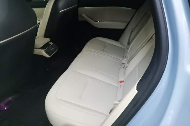 Used Nio ES6 2024 75 kWh Left Rear Seat