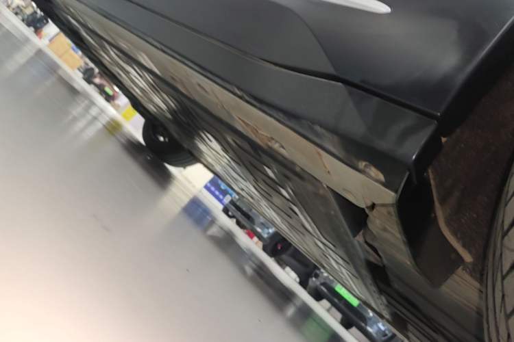 Used Nio ES6 2024 75 kWh Left Side Sill