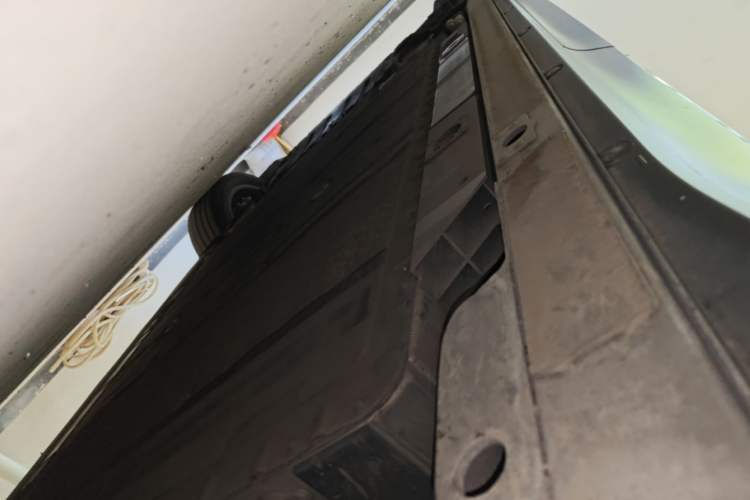 Used Nio ES6 2024 75 kWh Left Side Sill