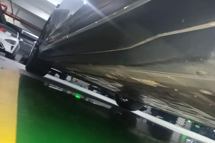 Used Nio ES6 2024 75 kWh Left Side Sill
