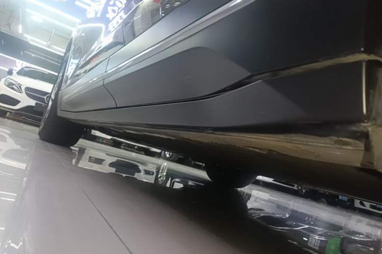 Used Nio ES6 2024 75 kWh Left Side Sill